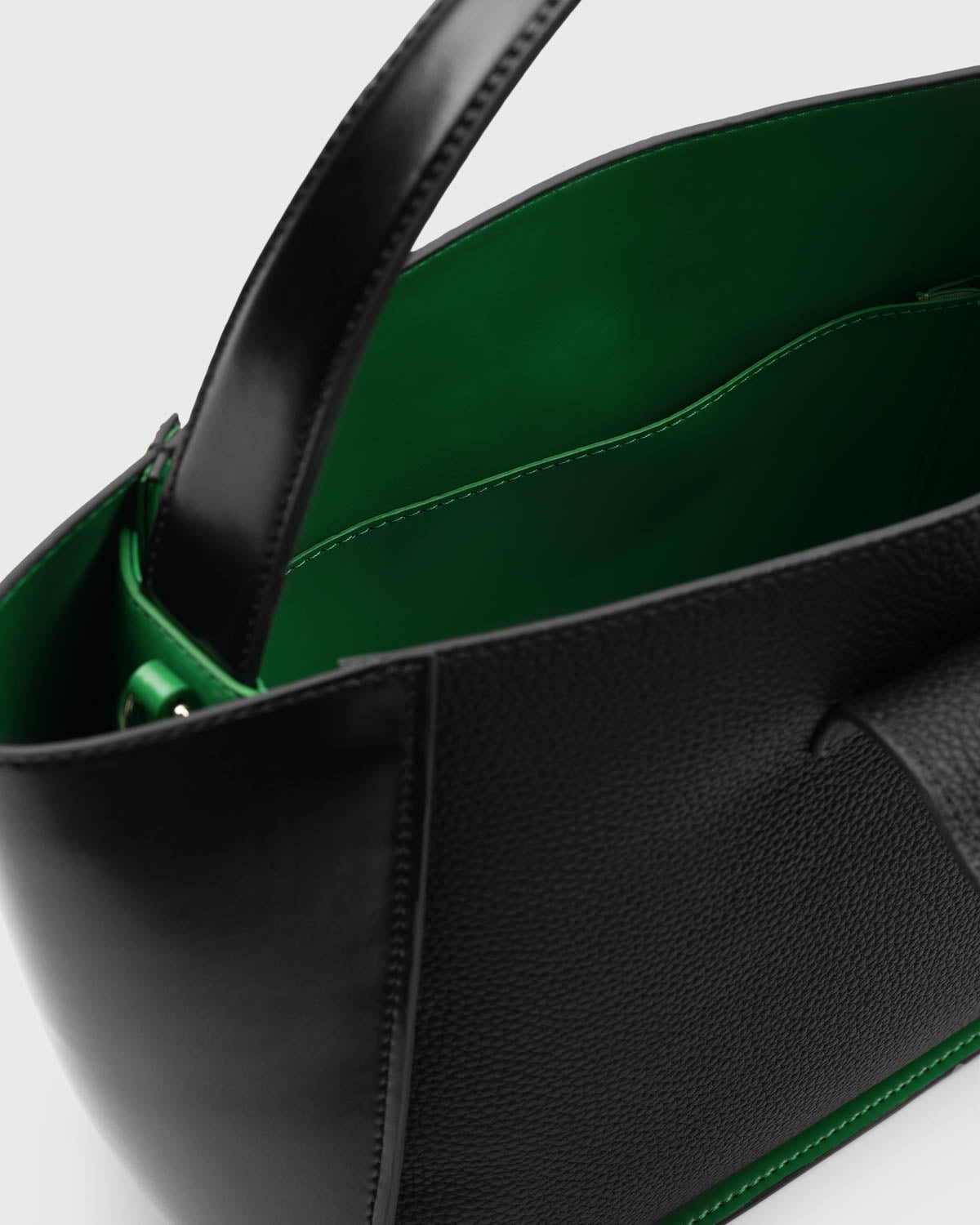 Mahjong Trapeze Bag (Black/Bold Green)